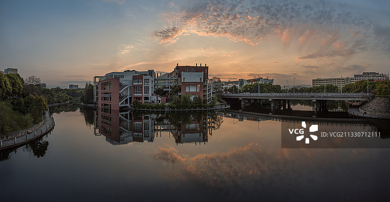 南昌大学（前湖校区）慧源楼（原主教学楼） 南昌图片素材