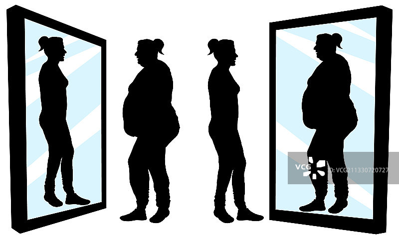 女人站在镜子前图片素材