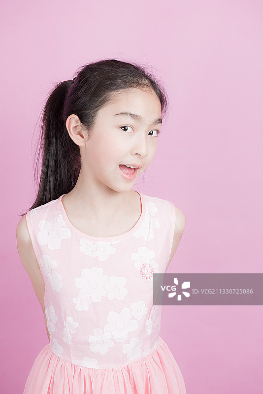 东方人小女孩图片素材