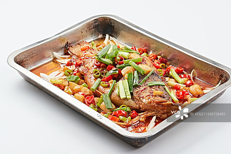 不锈钢铁盘装的安徽名菜臭鳜鱼图片素材