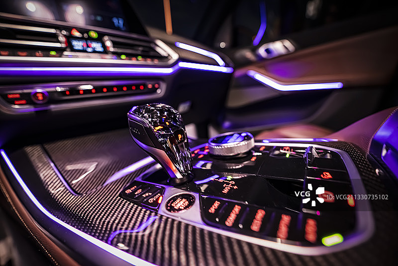 背景，汽车内饰，仪表盘，一键启动，按钮，档位图片素材