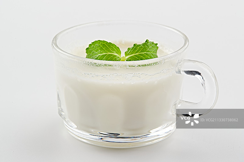 自制美味草原风味的多口味纯醸老酸奶图片素材