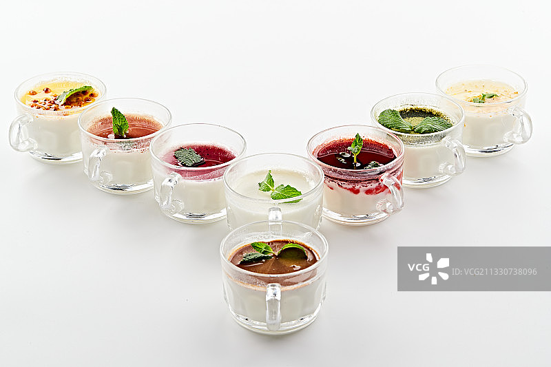 自制美味草原风味的多口味纯醸老酸奶图片素材