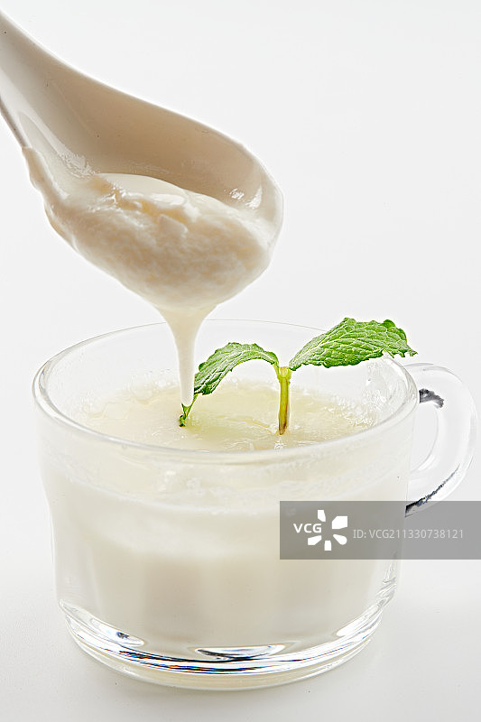 自制美味草原风味的多口味纯醸老酸奶图片素材