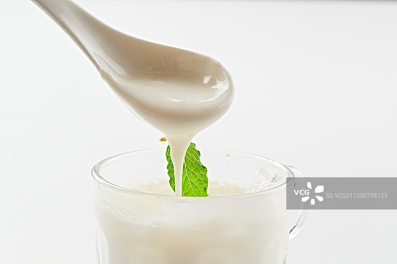 自制美味草原风味的多口味纯醸老酸奶图片素材