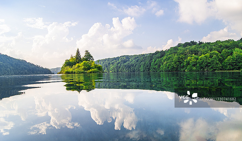 湖泊天空全景图片素材