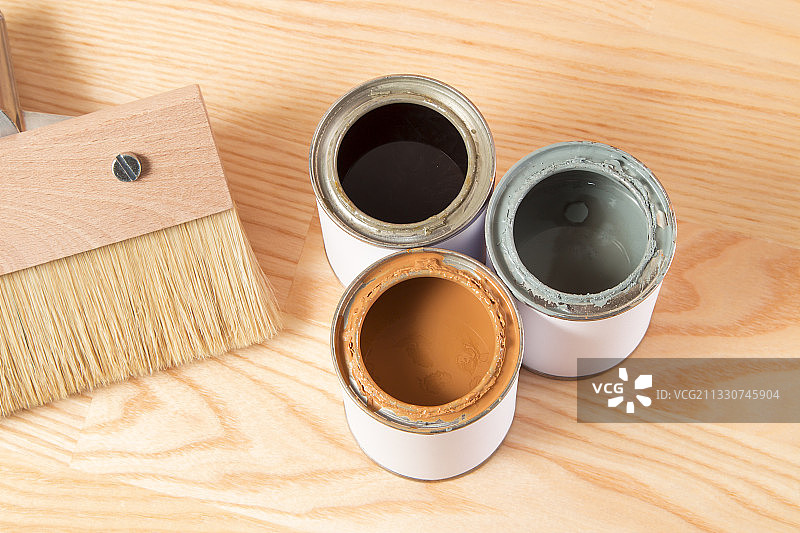 桌子上黑色容器的俯视图图片素材