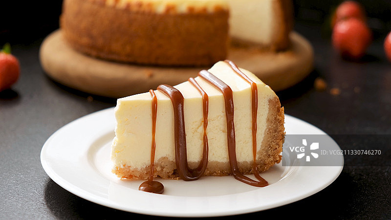 俄罗斯餐桌盘中甜点特写图片素材