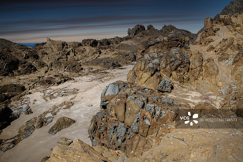 天空映衬下落基山脉的风景图片素材