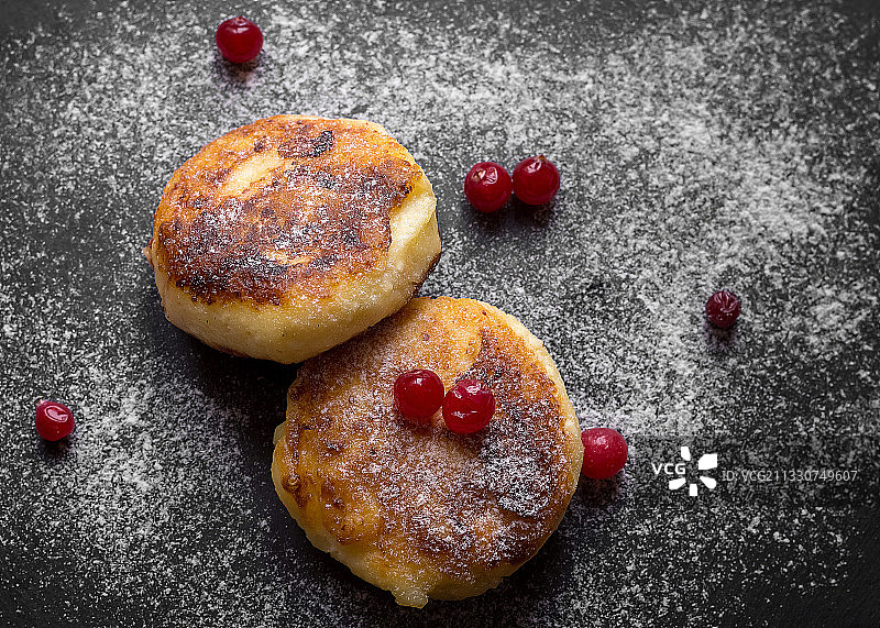 高角度的甜点桌上图片素材