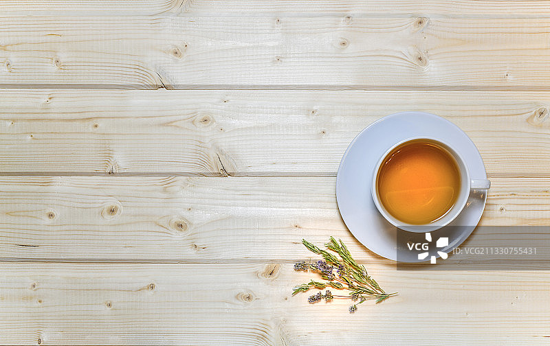 桌子上茶的俯视图图片素材