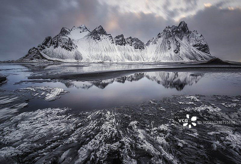 冰岛Stokksnesvegur的雪山美景图片素材