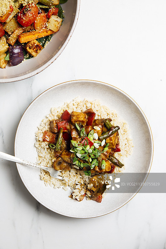 加拿大多伦多：餐桌上的盘装美食俯视图图片素材