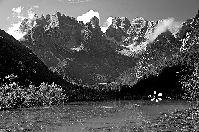 Val di Landro湖光山色风光（意大利阿尔托·阿迪杰）图片素材