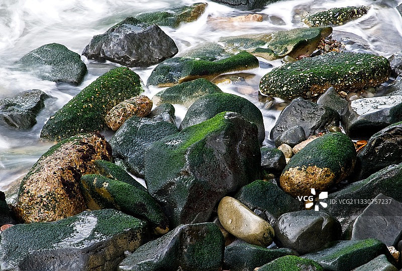 洛马角海滩岸边石头高角度景观，美国图片素材