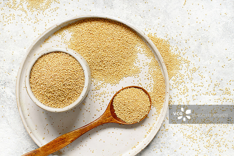 桌上碗中的米饭俯视图图片素材