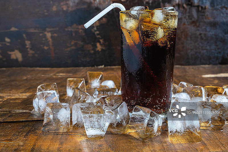 桌子上饮料的特写图片素材