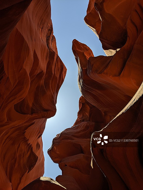 亚利桑那州窗岩岩层仰视角度美景，美国图片素材