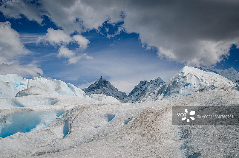 阿根廷圣克鲁斯阿根廷湖的雪山美景图片素材