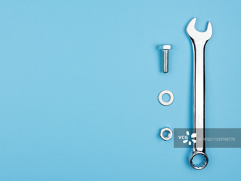 蓝色背景上的医疗用品俯视图图片素材