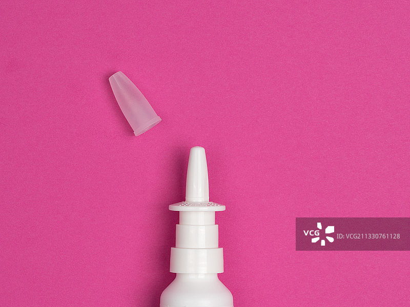 粉色背景上的瓶子俯视图图片素材