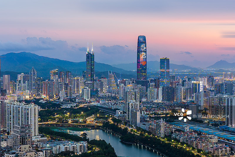 中国深圳京基100大厦灯光秀520图片素材