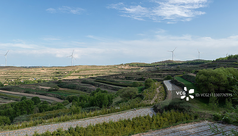 拍摄于甘肃省定西市通渭县陇山镇和陇阳镇交界的任马村附近图片素材