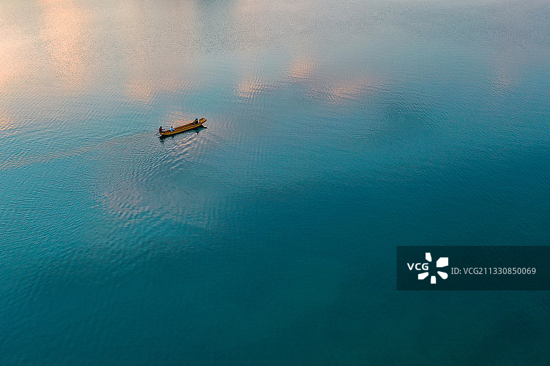 一叶扁舟图片素材