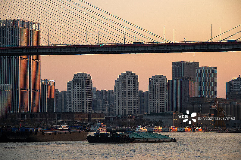 晚霞中的上海杨浦大桥图片素材