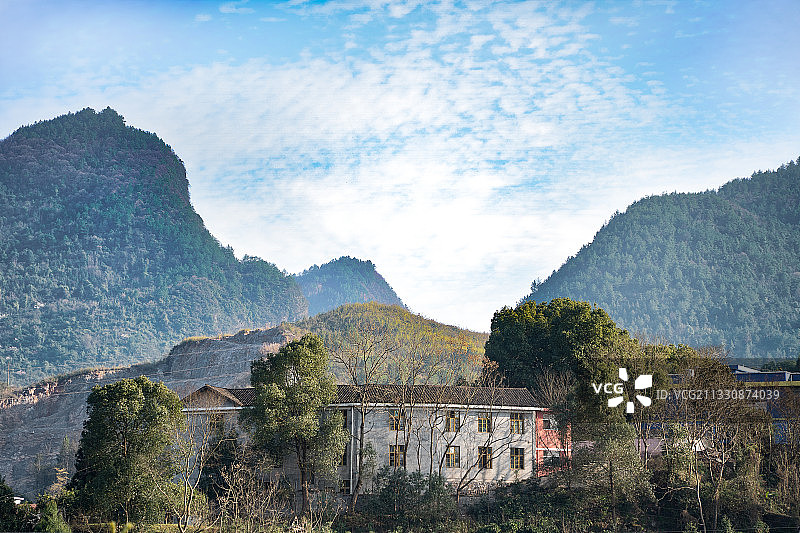 山前的村落图片素材