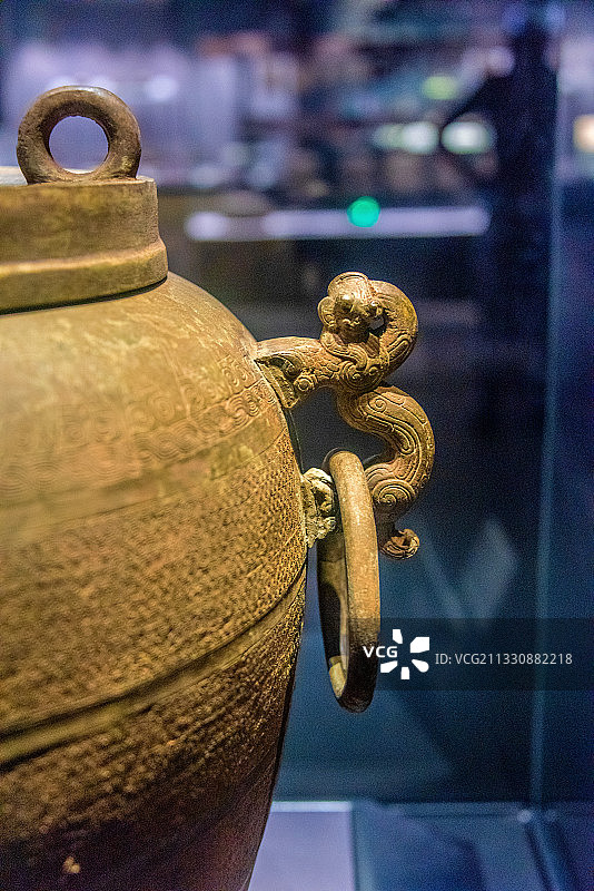 中国湖北荆州博物馆馆藏战国云雷纹浴缶图片素材