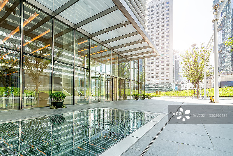 金融区办公楼玻璃门窗出入口图片素材