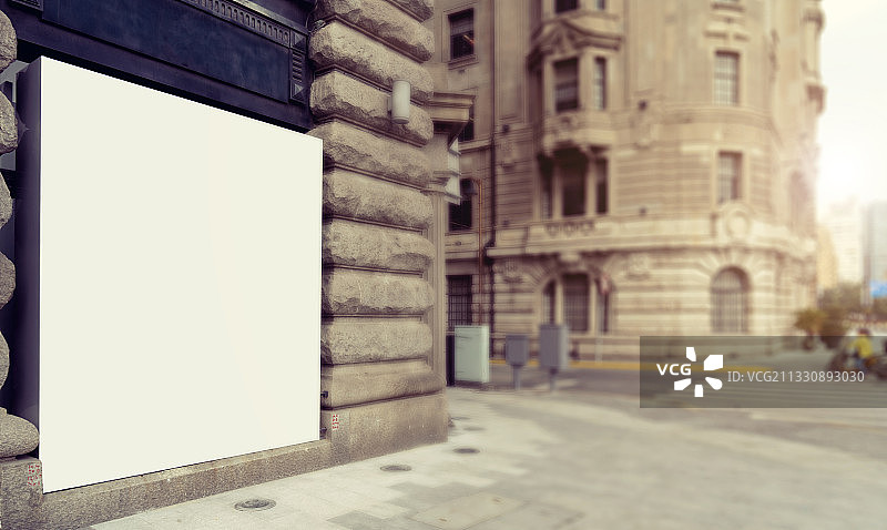 户外商业街白色空白灯箱广告图片素材