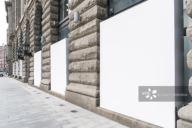 户外商业街白色空白灯箱广告图片素材