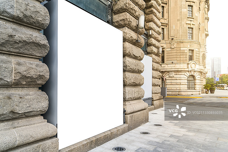 户外商业街白色空白灯箱广告图片素材