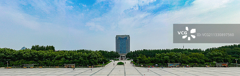 大庆   铁人广场  石油管理局大楼图片素材