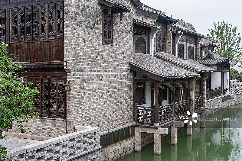 邻水的东晋水城建筑图片素材