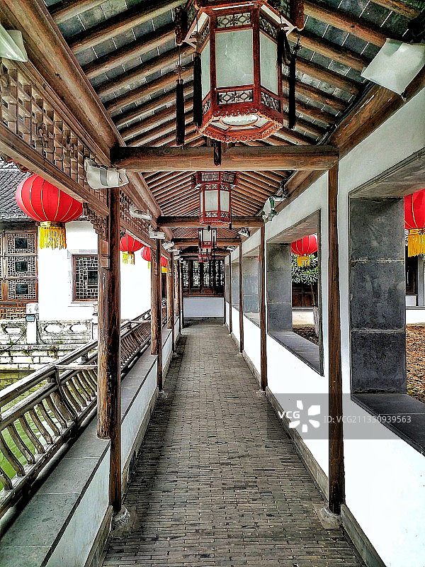 愚湖东侧廊道图片素材