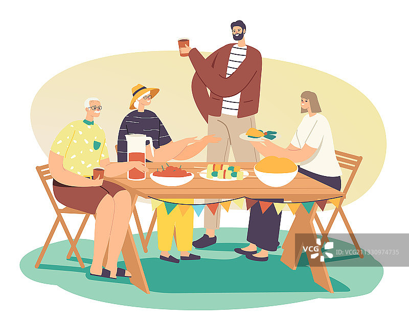 快乐的人们在庭院里放松身心图片素材