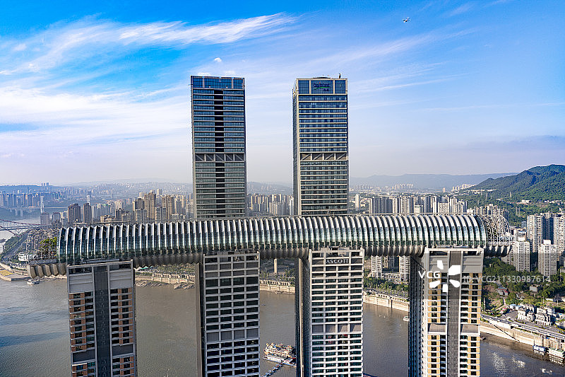 高高的来福士大楼背面图片素材