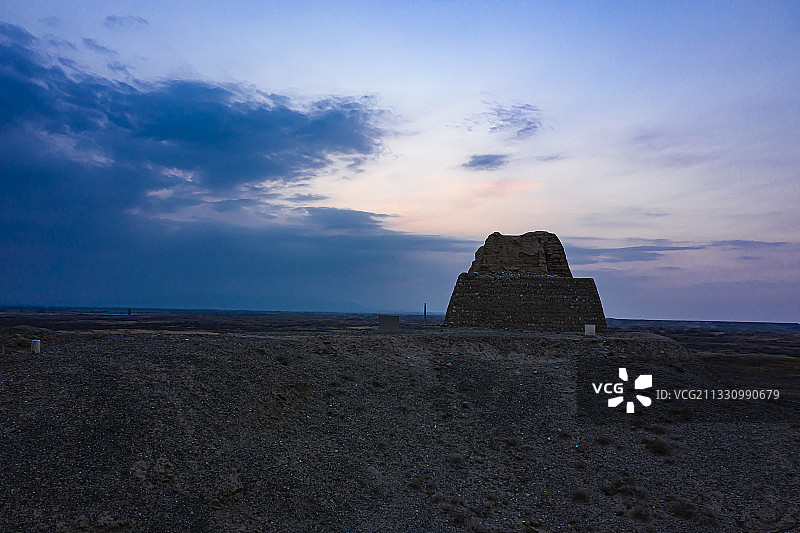 山岭烽火台黄昏图片素材