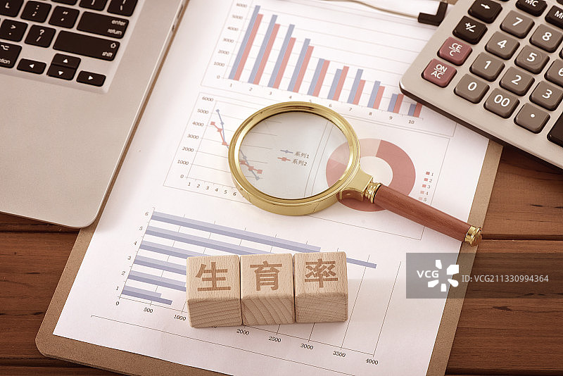 下降的生育率图片素材