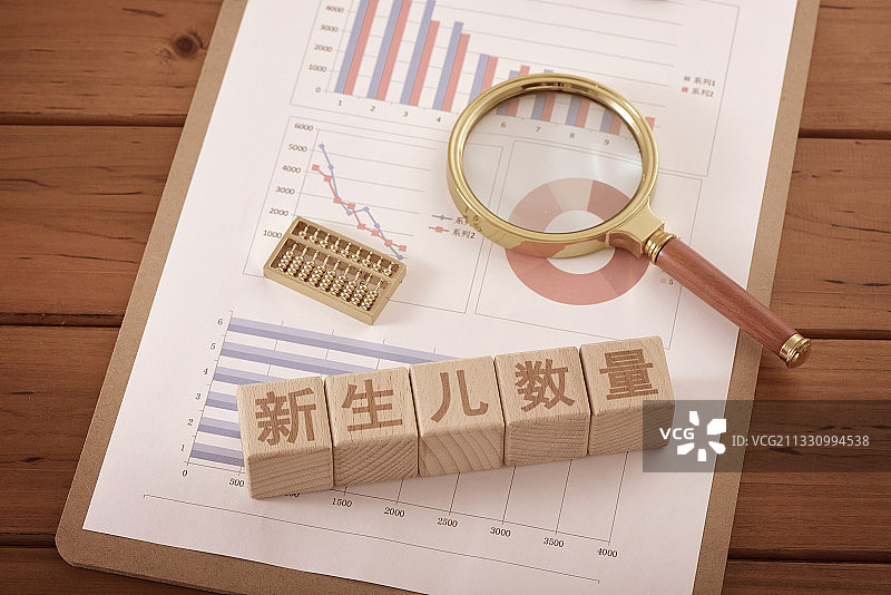 下降的新生儿数量图片素材