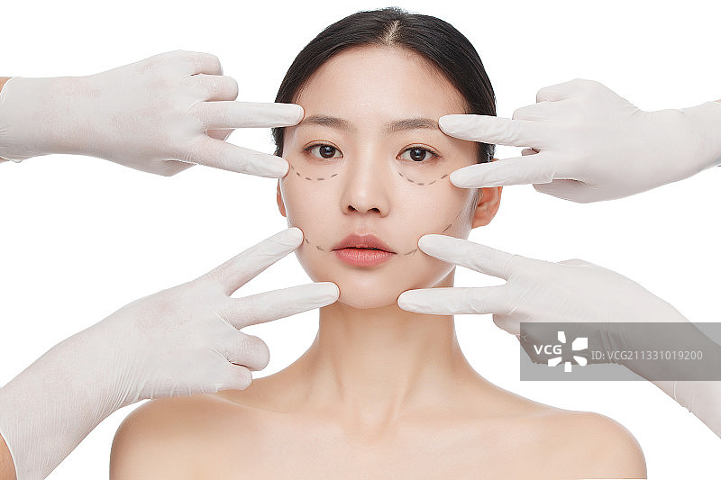 准备做整形手术的青年女人图片素材