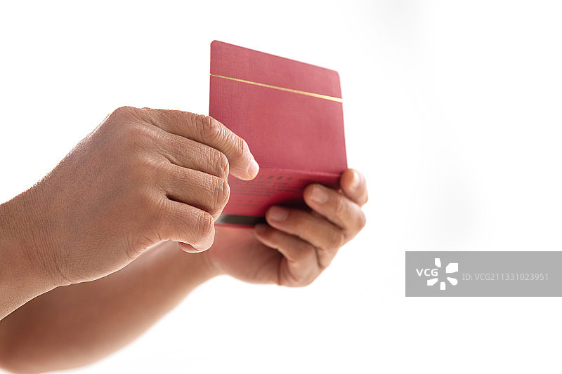 老人的手拿着存折图片素材