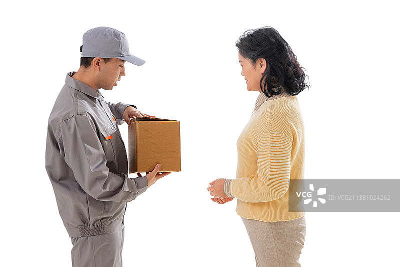 老人和快递员图片素材