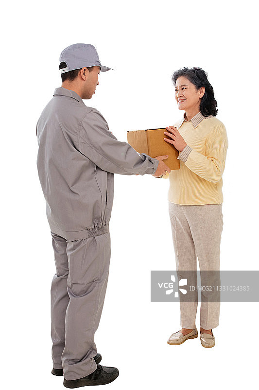 老人和快递员图片素材