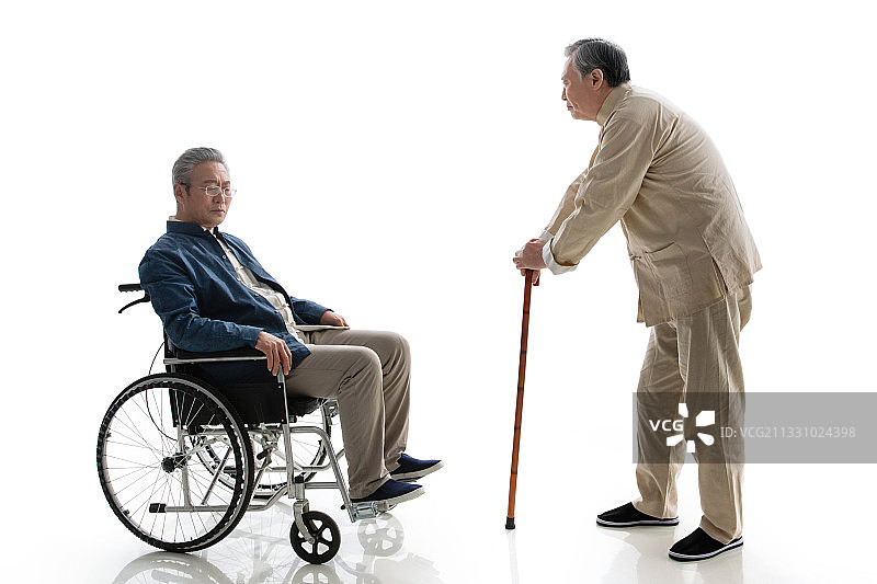 行动不便的老年人图片素材