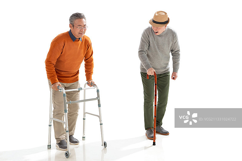两位老人拄着拐杖聊天图片素材