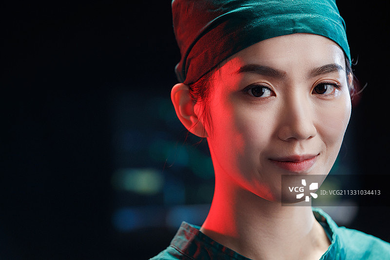 青年女医生肖像图片素材